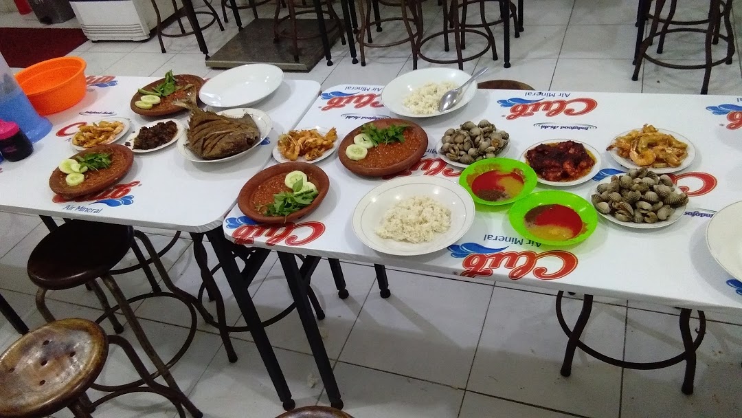 1. Layar Kertajaya, 2. Sari Laut Kapasan, 3. Kepiting Cak Gundul 1992, 4. Artomoro, 5. New Pelabuhan, 6. Ikan Bakar Genteng 2 Bang Jaja, 7. Indragiri Resto, 8. RM.Ayen, 9. Factory Resto, 10. D’Cost