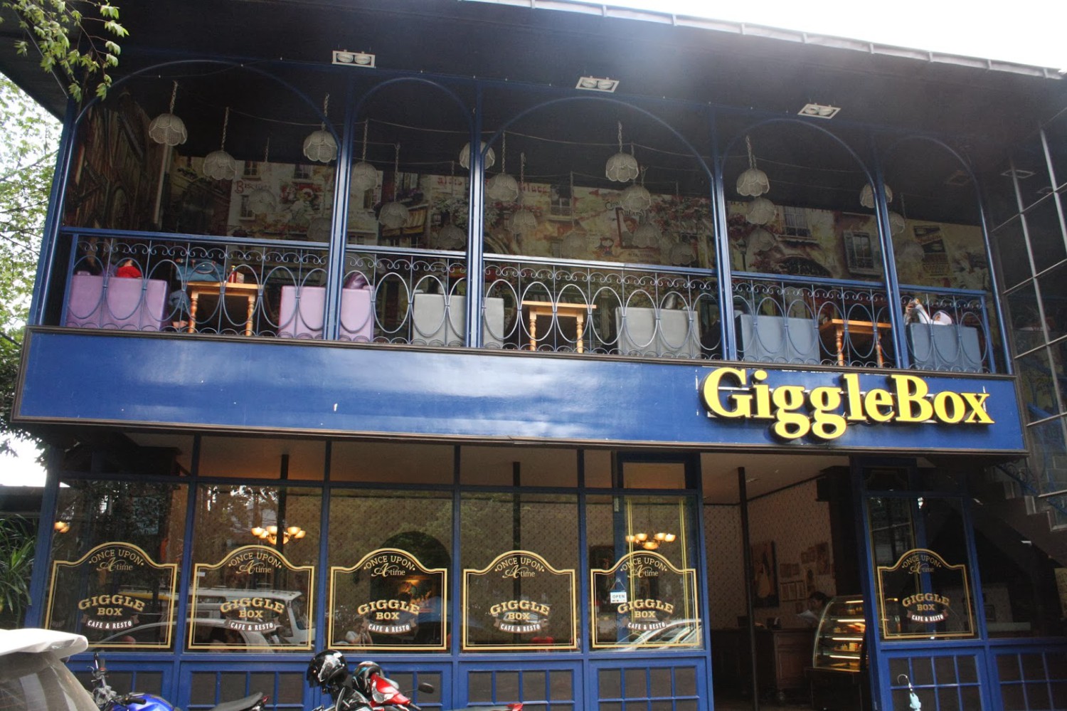 1. Giggle Box Cafe and Resto, 2. Burangrang, 3. Gandapura, 4. Bandung Indah Plaza (BIP), 5. Festival Citylink, 6. Setiabudi, 7. Istana Plaza, 8. Jatinangor, 9. Trans Studio Mall, 10. Buah Batu