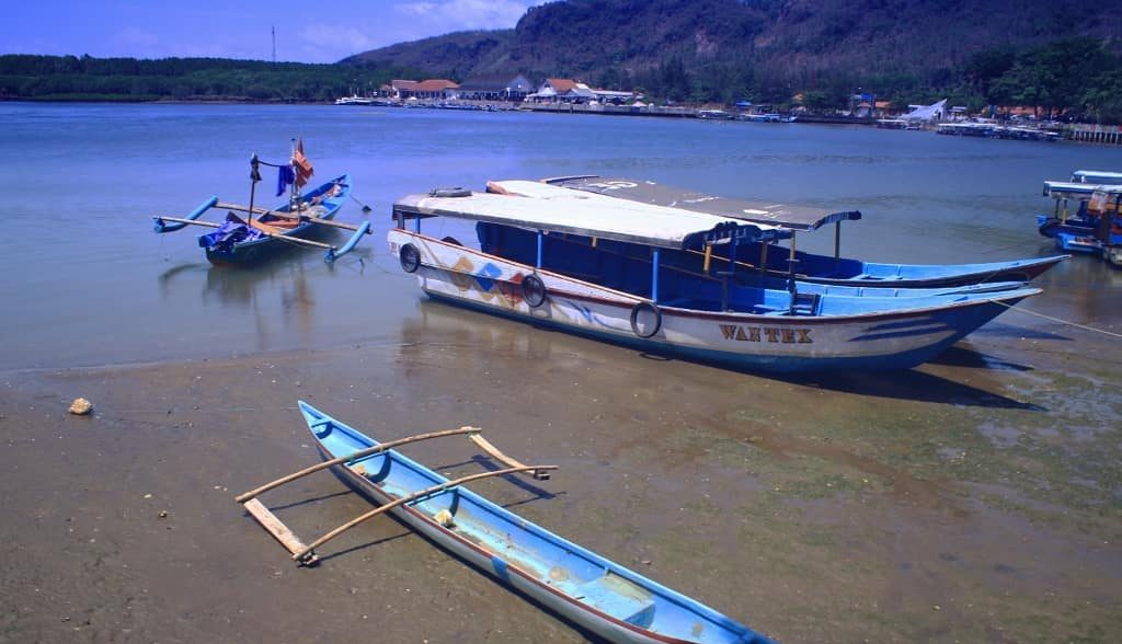 Kabupaten Kebumen, Selayang Pandang, Hutan dan Laut , Harga Tiket Masuk , Fasilitas Yang Ada