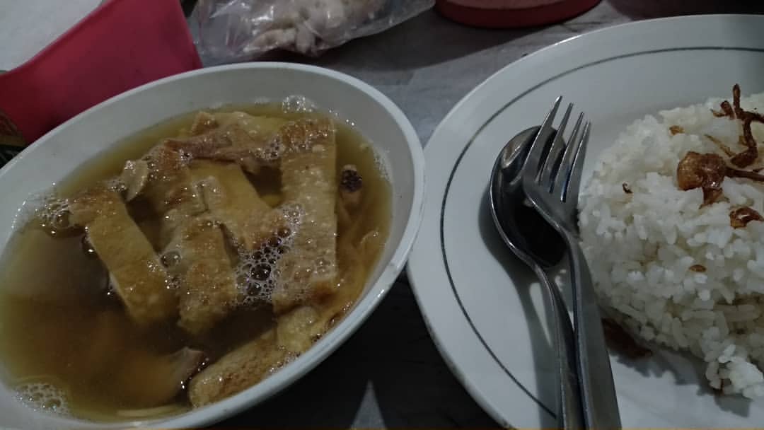 1. Warung Sastro, 2. RM. Kwali Ayam Kampung Jempol, 3. Maestro, 4. RM. Timlo Solo, 5. Timlo Solo Grand Mall, 6. Timlo Hartono Mall, 7. Depot Kratonan, 8. Warung Gado-gado “Mbak Yanti”, 9. Warung Bu Aning, 10. Warung Tiga Dara