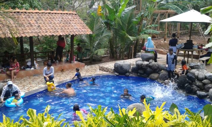 1. Umbul Sidomukti, 2. Candi Gedong Songo, 3. Taman Bunga Celosia, 4. Ayana Gedong Songo, 5. Plantera Fruit Paradise Ngebruk, 6. New Bandungan Indah Waterpark&amp;Family Resort, 7. Wisata Pasar Tradisional, 8. Susan Spa&amp;Resort, 9. Watu Gunung, 10. Curug 7 Bidadari