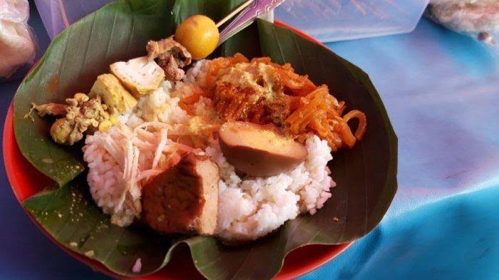 1. Warung Bu Widodo, 2. Warung Bu Pini, 3. Depot Bu Nyoto, 4. Mbak Jum Kemuning, 5. Warung Yu Nah, 6. Warung Bu Sami, 7. Warung Bu Yoto, 8. Karang Kojo, 9. Bu Sulami, 10. Bu Har