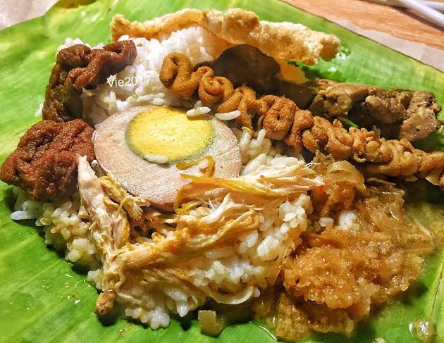 1. Warung Bu Widodo, 2. Warung Bu Pini, 3. Depot Bu Nyoto, 4. Mbak Jum Kemuning, 5. Warung Yu Nah, 6. Warung Bu Sami, 7. Warung Bu Yoto, 8. Karang Kojo, 9. Bu Sulami, 10. Bu Har