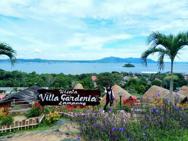 1. Bukit Sakura Kemiling, 2. Taman Kupu-Kupu Gita Persada, 3. Elephant Park, 4. Agrowisata Horti Park, 5. Taman Wisata Lembah Hijau, 6. Alam Wawai Eco Park, 7. Wisata Villa Gardenia, 8. Lungsir, 9. Taman Merdeka Metro, 10. Taman Nemo
