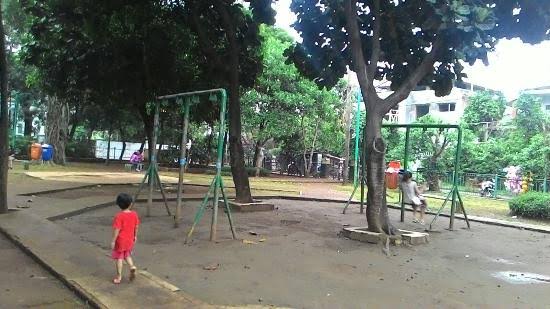 1. Taman Waduk Ria Rio, 2. Taman Mini Indonesia Indah, 3. Taman Anggrek Indonesia Permai, 4. Taman RPTRA Bambu Petung, 5. Taman Palem, 6. Hutan Kota Pondok Kelapa, 7. Taman Menteng Utama, 8. Taman Rusa Bintik Putih Brigif 17, 9. Taman Cornel Simanjuntak, 10. Taman Mahoni