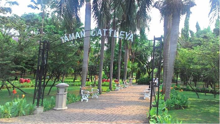 1. Taman Cattleya, 2. Hutan Kota Srengseng, 3. Taman Fatahillah, 4. Taman Alfa Indah, 5. Tribeca Park, 6. Taman Wijaya Kusuma, 7. Taman Komodo, 8. Taman Apel, 9. Taman Puspa Raya, 10. Taman Alamanah