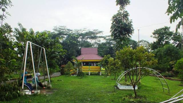 1. Taman Labirin Simalem Resort, 2. Taman Cadika Pramuka, 3. Taman Alam Lumbini, 4. Taman Benteng Lions Club, 5. Taman Penangkaran Rusa Kampus USU, 6. Taman Ahmad Yani, 7. T Garden, 8. The Le Hu Garden, 9. Avros Park  Education, 10. Taman Teladan