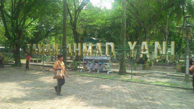 1. Taman Labirin Simalem Resort, 2. Taman Cadika Pramuka, 3. Taman Alam Lumbini, 4. Taman Benteng Lions Club, 5. Taman Penangkaran Rusa Kampus USU, 6. Taman Ahmad Yani, 7. T Garden, 8. The Le Hu Garden, 9. Avros Park  Education, 10. Taman Teladan