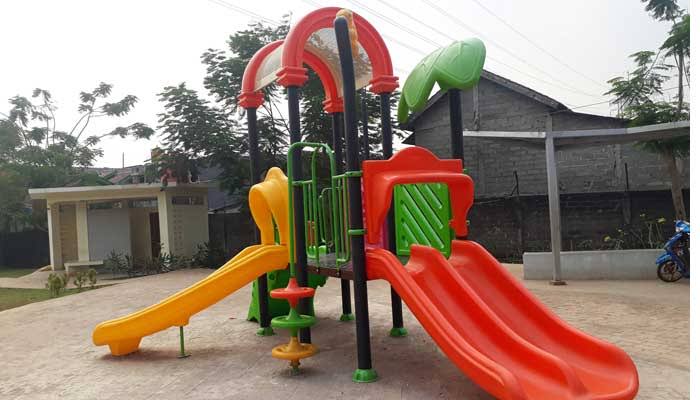 1. Taman Cattleya, 2. Hutan Kota Srengseng, 3. Taman Fatahillah, 4. Taman Alfa Indah, 5. Tribeca Park, 6. Taman Wijaya Kusuma, 7. Taman Komodo, 8. Taman Apel, 9. Taman Puspa Raya, 10. Taman Alamanah