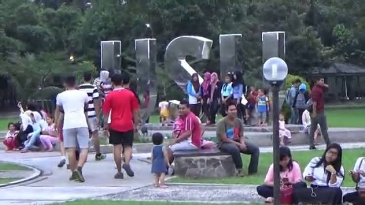 1. Taman Labirin Simalem Resort, 2. Taman Cadika Pramuka, 3. Taman Alam Lumbini, 4. Taman Benteng Lions Club, 5. Taman Penangkaran Rusa Kampus USU, 6. Taman Ahmad Yani, 7. T Garden, 8. The Le Hu Garden, 9. Avros Park  Education, 10. Taman Teladan