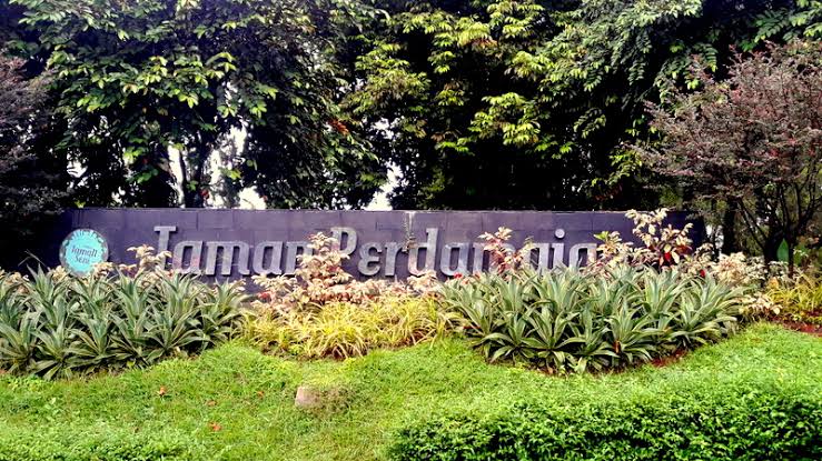 1. Taman Kota 1 BSD, 2. Taman Kota 2 BSD, 3. Taman Kota 3 BSD, 4. Scientia Square Park, 5. Taman Tebing Koja, 6. Froggy Castle, 7. Taman Perdamaian BSD, 8. Sakura Park Aeon Mall, 9. Taman Gajah Tunggal, 10. Branchsto Equestrian Park