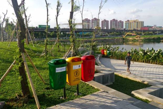 1. Taman Cattleya, 2. Hutan Kota Srengseng, 3. Taman Fatahillah, 4. Taman Alfa Indah, 5. Tribeca Park, 6. Taman Wijaya Kusuma, 7. Taman Komodo, 8. Taman Apel, 9. Taman Puspa Raya, 10. Taman Alamanah