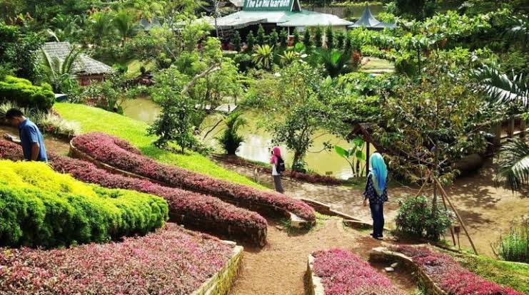 1. Taman Labirin Simalem Resort, 2. Taman Cadika Pramuka, 3. Taman Alam Lumbini, 4. Taman Benteng Lions Club, 5. Taman Penangkaran Rusa Kampus USU, 6. Taman Ahmad Yani, 7. T Garden, 8. The Le Hu Garden, 9. Avros Park  Education, 10. Taman Teladan