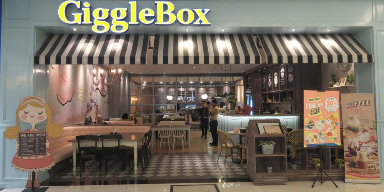 1. Giggle Box Cafe and Resto, 2. Burangrang, 3. Gandapura, 4. Bandung Indah Plaza (BIP), 5. Festival Citylink, 6. Setiabudi, 7. Istana Plaza, 8. Jatinangor, 9. Trans Studio Mall, 10. Buah Batu