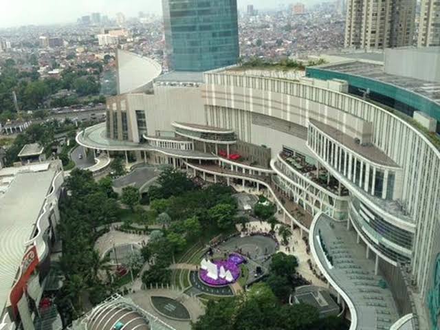 1. Taman Cattleya, 2. Hutan Kota Srengseng, 3. Taman Fatahillah, 4. Taman Alfa Indah, 5. Tribeca Park, 6. Taman Wijaya Kusuma, 7. Taman Komodo, 8. Taman Apel, 9. Taman Puspa Raya, 10. Taman Alamanah