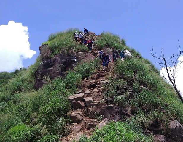 Gunung di Jawa Barat, Mengenal Sekilas, Rute Menuju Lokasi, Bertualang, Tips Berkunjung