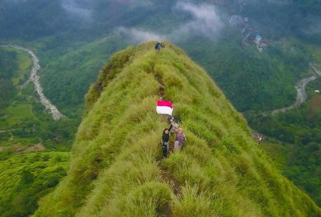 Gunung di Jawa Barat, Mengenal Sekilas, Rute Menuju Lokasi, Bertualang, Tips Berkunjung