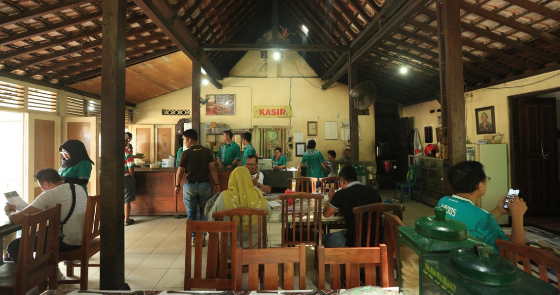 1. Gudeg Yu Djum Pusat, 2. Wijilan 167, 3. Maguwo, 4. Malioboro, 5. Sangaji, 6. Gamping, 7. Tempel, 8. Bantul, 9. Gunung Kidul, 10. Godean