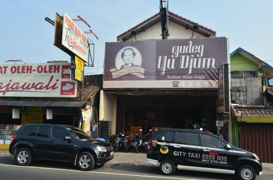 1. Gudeg Yu Djum Pusat, 2. Wijilan 167, 3. Maguwo, 4. Malioboro, 5. Sangaji, 6. Gamping, 7. Tempel, 8. Bantul, 9. Gunung Kidul, 10. Godean