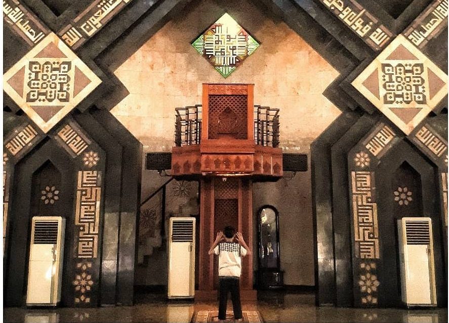 Tiket Masuk, Harga Sewa 2025, Jalan Menuju Lokasi, Fasilitas, Sekilas Masjid At-Tin, Daya Tarik 