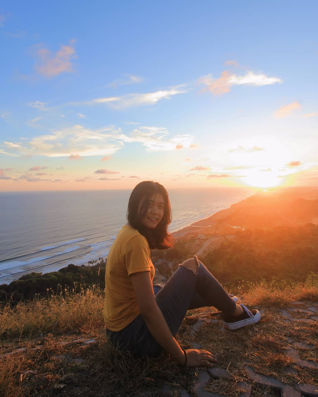 Harga Tiket Masuk, Jalan Menuju Lokasi, Fasilitas, Spot Foto Instagenic, Pesona Bukit Paralayang