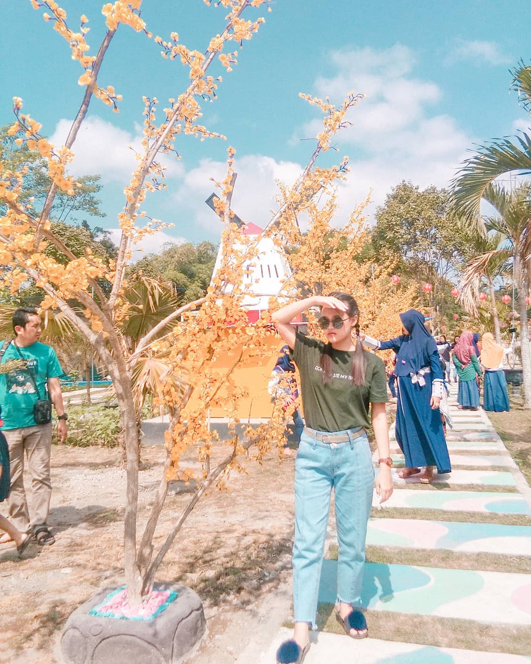Harga Tiket Masuk, Jalan Menuju Lokasi, Fasilitas, Spot Foto Instagenic, Pesona Taman Sakura