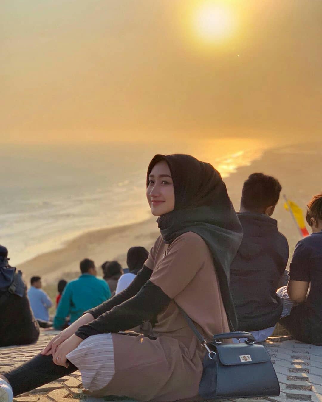 Harga Tiket Masuk, Jalan Menuju Lokasi, Fasilitas, Spot Foto Instagenic, Pesona Bukit Paralayang
