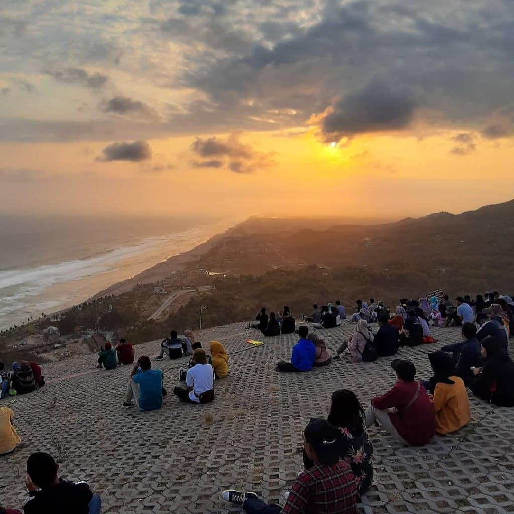 Harga Tiket Masuk, Jalan Menuju Lokasi, Fasilitas, Spot Foto Instagenic, Pesona Bukit Paralayang