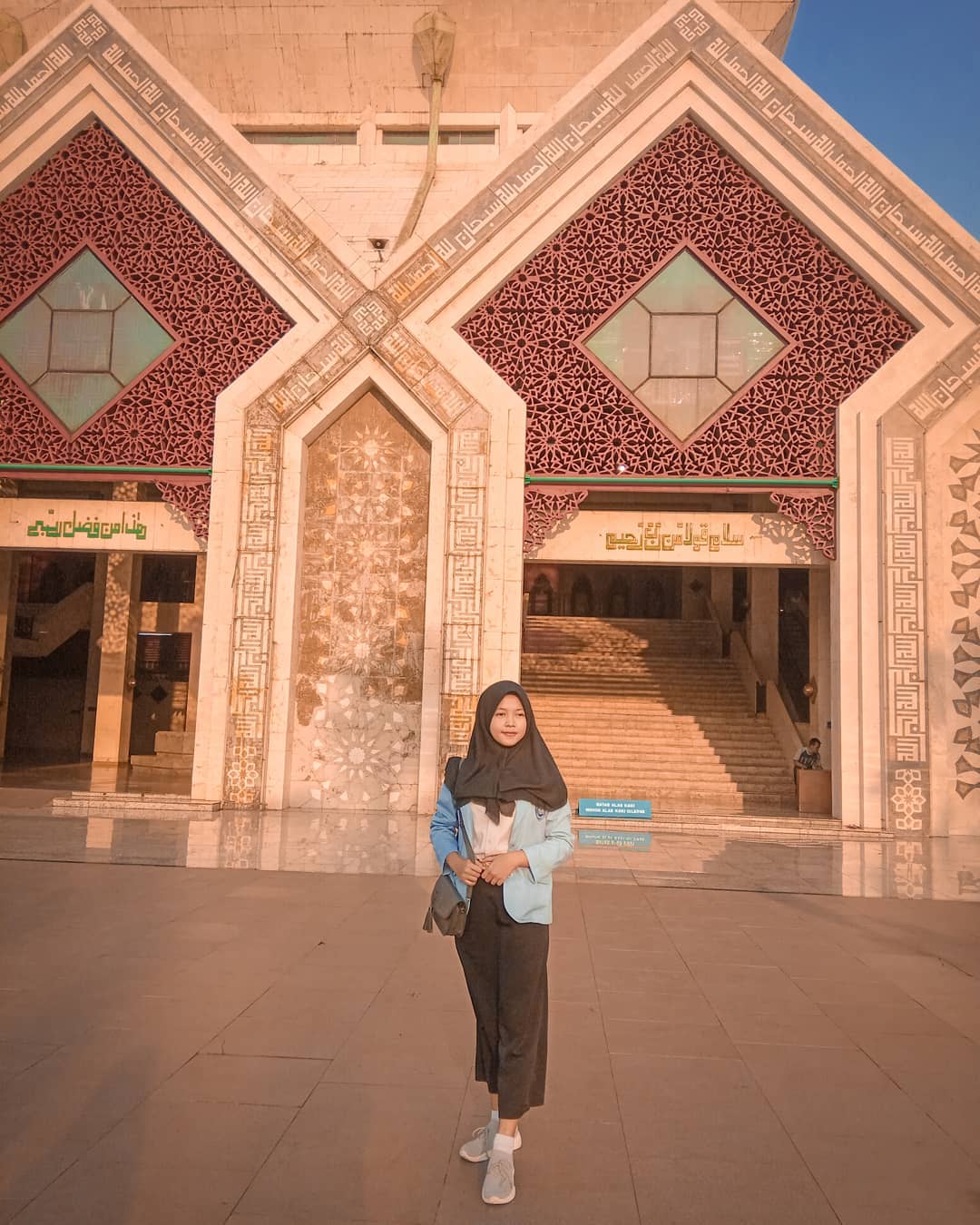 Tiket Masuk, Harga Sewa 2025, Jalan Menuju Lokasi, Fasilitas, Sekilas Masjid At-Tin, Daya Tarik 
