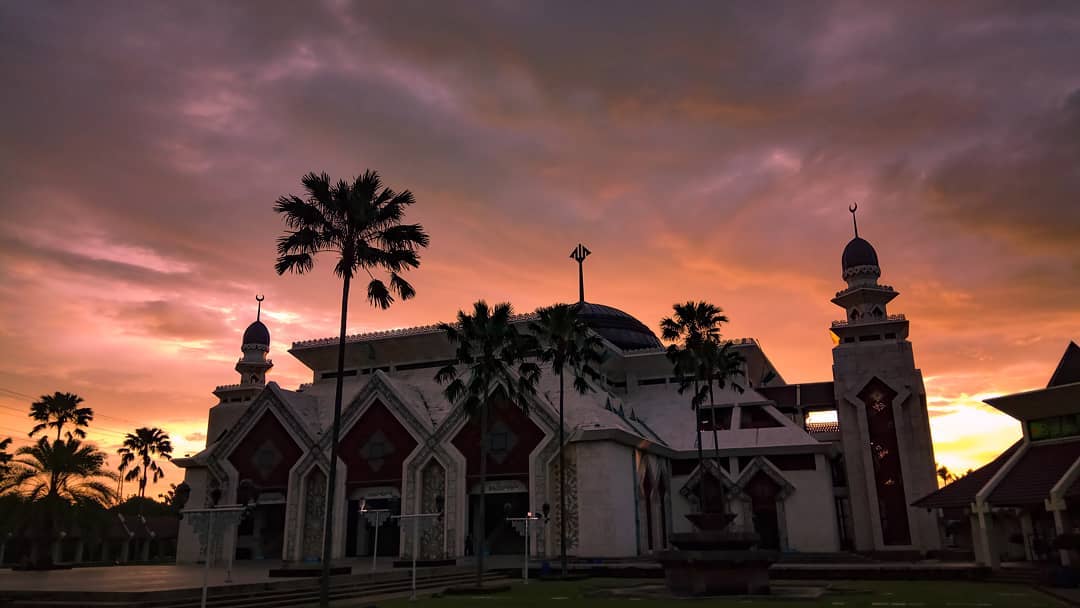 Tiket Masuk, Harga Sewa 2025, Jalan Menuju Lokasi, Fasilitas, Sekilas Masjid At-Tin, Daya Tarik 