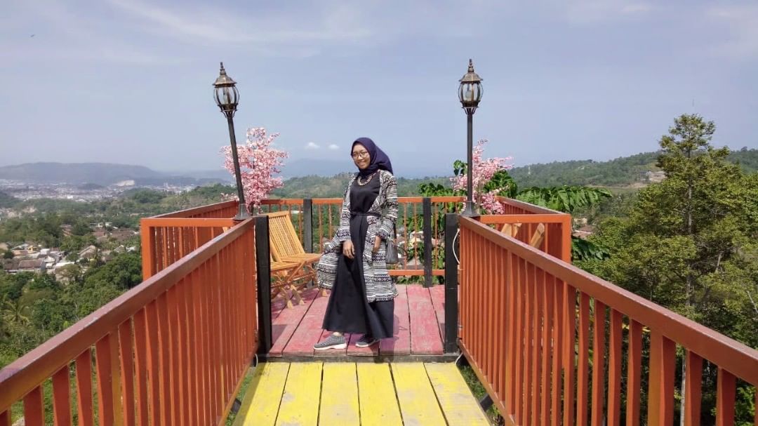 Harga Tiket Masuk, Jalan Menuju Lokasi, Fasilitas, Spot Foto Instagramable, Pesona Taman Sakura
