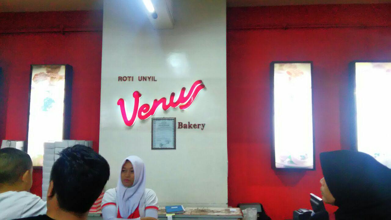1. Pajajaran Bogor, 2. Siliwangi Bogor, 3. Yasmin, 4. Bina Marga, 5. Pemda, 6. Venus Rawamangun Jakarta, 7. Depok, 8. Toko Venus Botani, 9. Soetta, 10. Cirebon