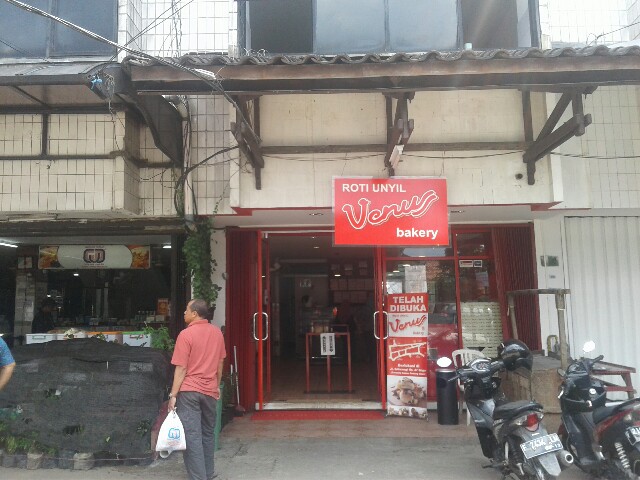 1. Pajajaran Bogor, 2. Siliwangi Bogor, 3. Yasmin, 4. Bina Marga, 5. Pemda, 6. Venus Rawamangun Jakarta, 7. Depok, 8. Toko Venus Botani, 9. Soetta, 10. Cirebon