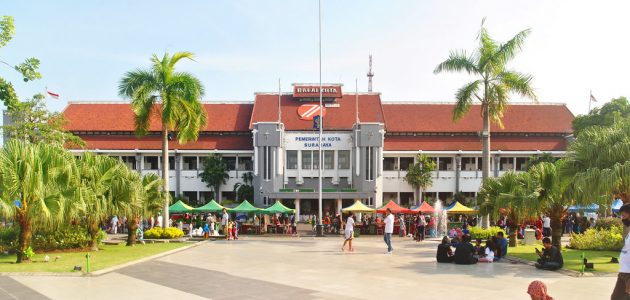 Harga Tiket Masuk, Jalan Menuju Lokasi, Fasilitas, Sejarah Balai Kota , Pesona Taman