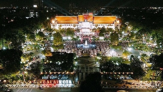 Harga Tiket Masuk, Jalan Menuju Lokasi, Fasilitas, Sejarah Balai Kota , Pesona Taman