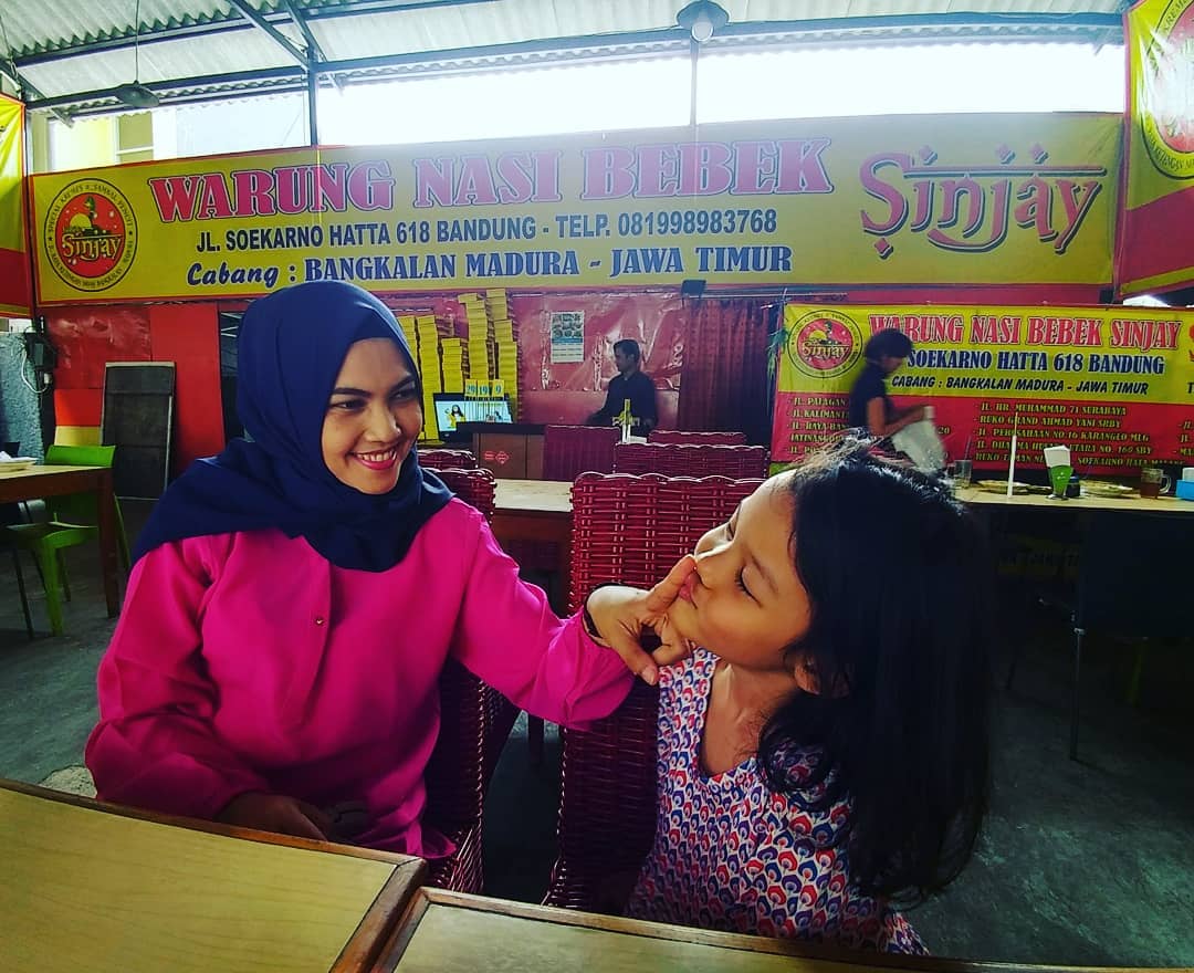 Bebek Sinjay Bandung, Harga Menu , Cara Memesan , Menu Bebek, Desain Rumah Makan, Lokasi Rumah Makan , Fasilitas RM, Keistimewaan , Jadwal Operasional 