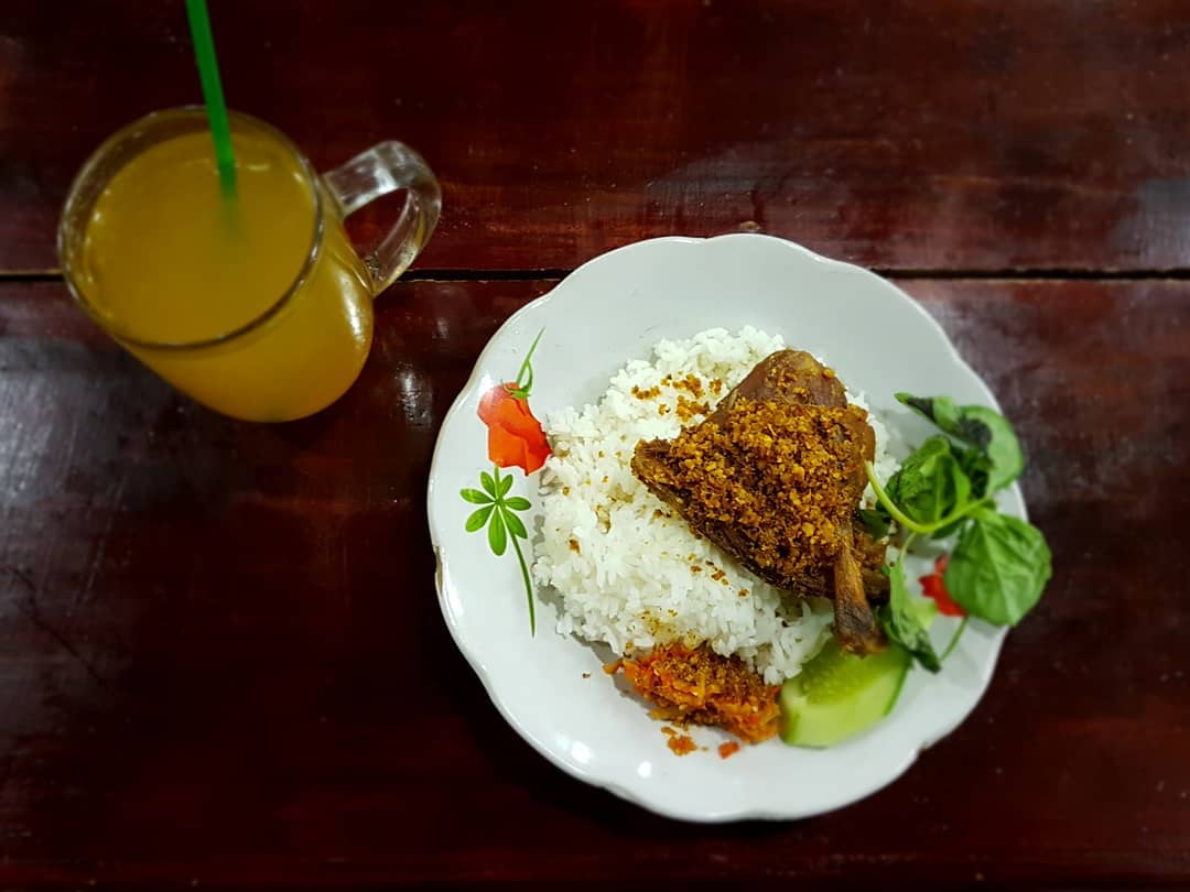Bebek Sinjay Bandung, Harga Menu , Cara Memesan , Menu Bebek, Desain Rumah Makan, Lokasi Rumah Makan , Fasilitas RM, Keistimewaan , Jadwal Operasional 