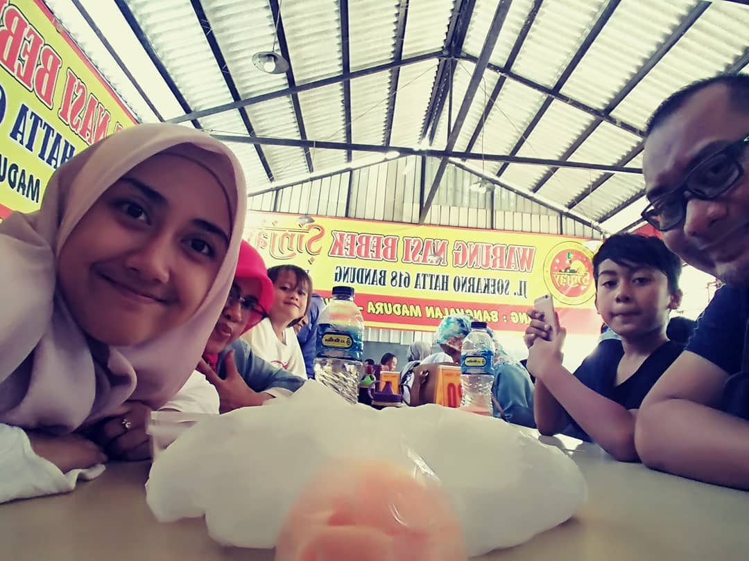 Bebek Sinjay Bandung, Harga Menu , Cara Memesan , Menu Bebek, Desain Rumah Makan, Lokasi Rumah Makan , Fasilitas RM, Keistimewaan , Jadwal Operasional 
