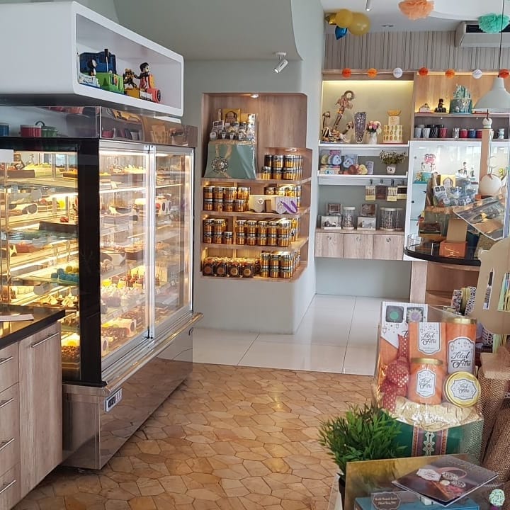 Daftar Harga Menu, Daftar Harga Minuman, Cabang Outlet, Apa Istimewanya?, Dapur Chocolate Corner