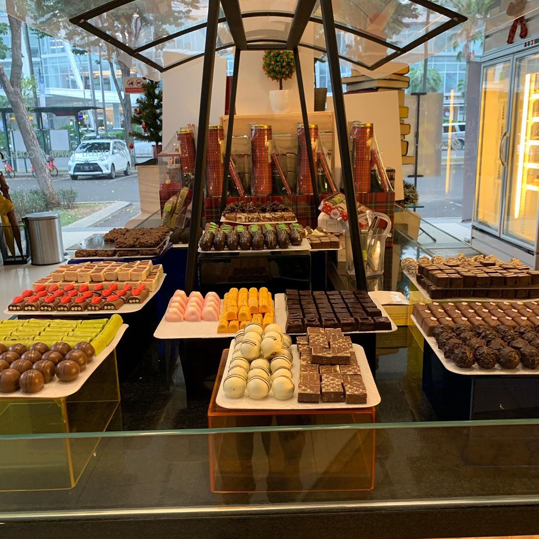 Daftar Harga Menu, Daftar Harga Minuman, Cabang Outlet, Apa Istimewanya?, Dapur Chocolate Corner