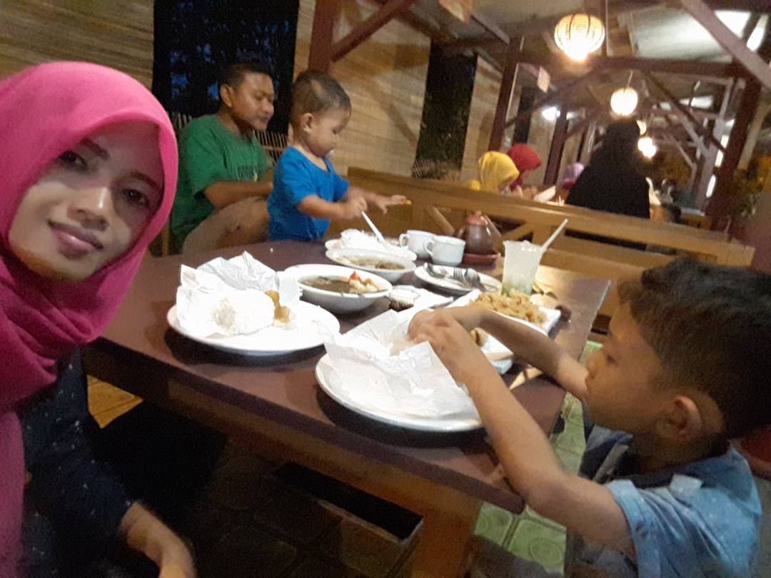 1. Raa Cha, 2. Gokana Ramen, 3. Restoran Pringsewu, 4. RM. Dewi, 5. Sushi Oishii, 6. Waroeng SS, 7. Big Berry Resto, 8. Bakso Rudal, 9. Ikan Bakar Mekar, 10. Orange Resto