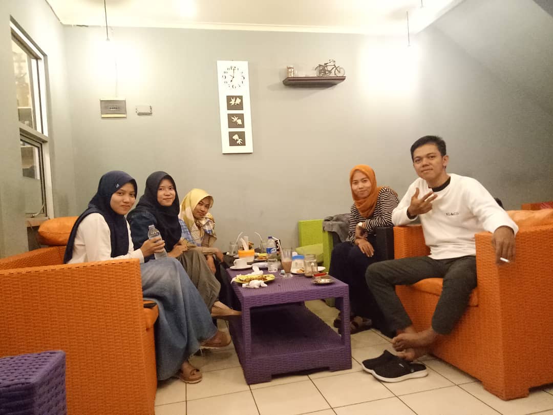 1. Lesehan Riung Pasundan, 2. Saung Bakul Centong, 3. Sang Kuring, 4. Mang Kabayan, 5. Sunda Alam Sari, 6. Gokana Ramen, 7. Matsuriya Restaurant, 8. Mujigae Korean Food, 9. Bakso Rainbow 2, 10. Rz Cafe & Resto