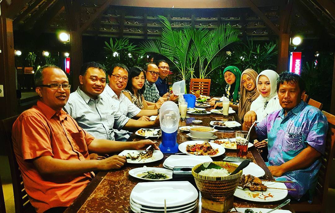 1. Taman Santap, 2. Istana Nelayan, 3. Lembur Kuring, 4. The Grand Ni Hao, 5. Bupe Resto, 6. Kampung Nirwana, 7. Level Up Cafe, 8. RM. Tirtonadi, 9. Warung Wakaka, 10. Mujigae