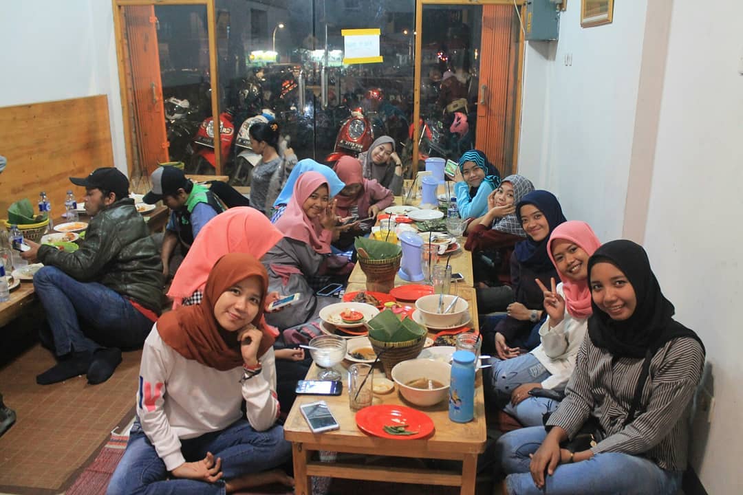 1. Lesehan Riung Pasundan, 2. Saung Bakul Centong, 3. Sang Kuring, 4. Mang Kabayan, 5. Sunda Alam Sari, 6. Gokana Ramen, 7. Matsuriya Restaurant, 8. Mujigae Korean Food, 9. Bakso Rainbow 2, 10. Rz Cafe & Resto