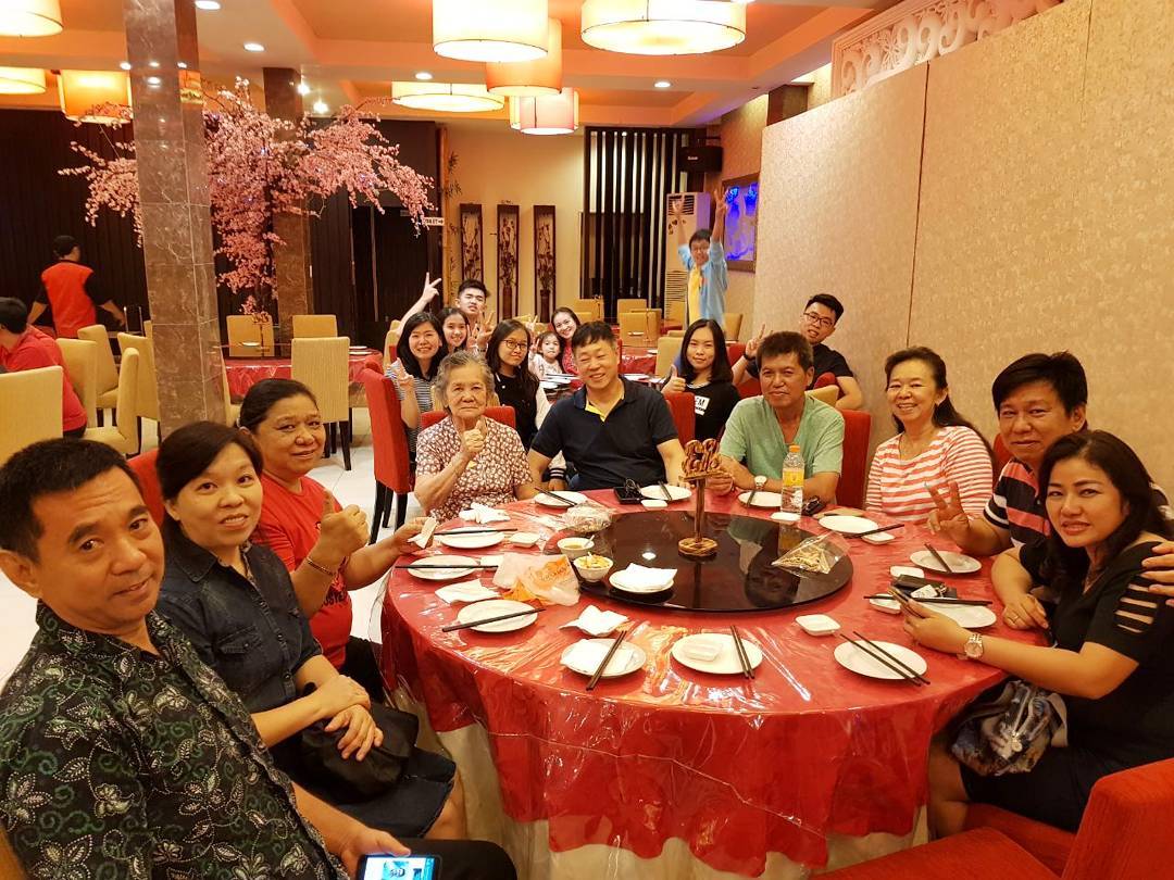 1. Burgreens Express, 2. Dharma Kitchen, 3. Chan Wei Vegetarian, 4. Loving Hut, 5. Harmoni Vegetarian By Chef Axhiang, 6. Alpukat Bistro, 7. Vegetus Vegetarian, 8. Chang Sow, 9. Vmad Vegetarian Madness, 10. Yoisho Ramen