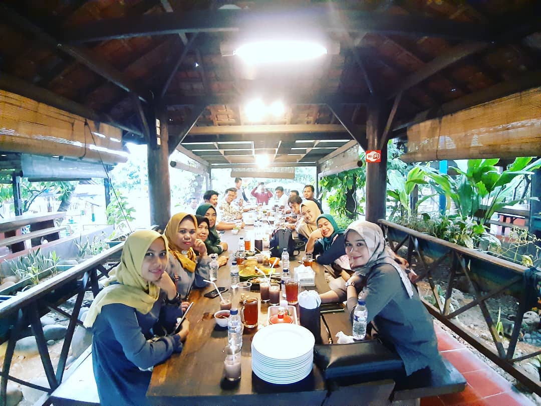 1. Taman Santap, 2. Istana Nelayan, 3. Lembur Kuring, 4. The Grand Ni Hao, 5. Bupe Resto, 6. Kampung Nirwana, 7. Level Up Cafe, 8. RM. Tirtonadi, 9. Warung Wakaka, 10. Mujigae