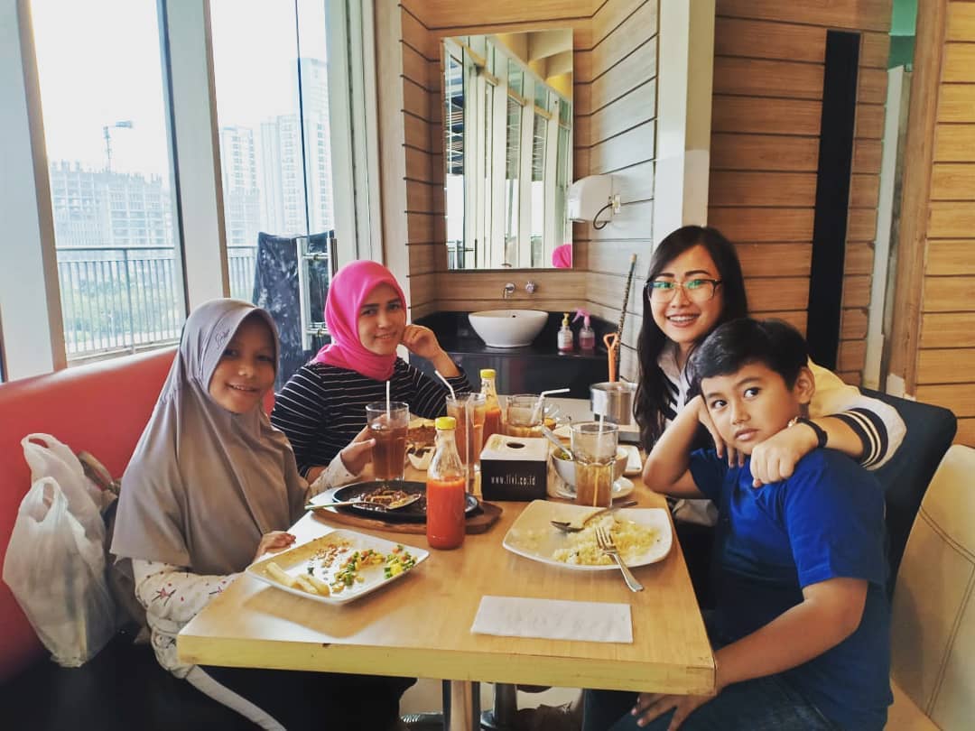 1. IKEA Cafetaria, 2. Raja Kepiting, 3. Kushiya Monogatari, 4. Steak 21, 5. Pigzzza, 6. Waroeng Sunda, 7. Conblock, 8. RM. Putera Lombok, 9. Sarang Oci Flavor Bliss, 10. Bandar Djakarta
