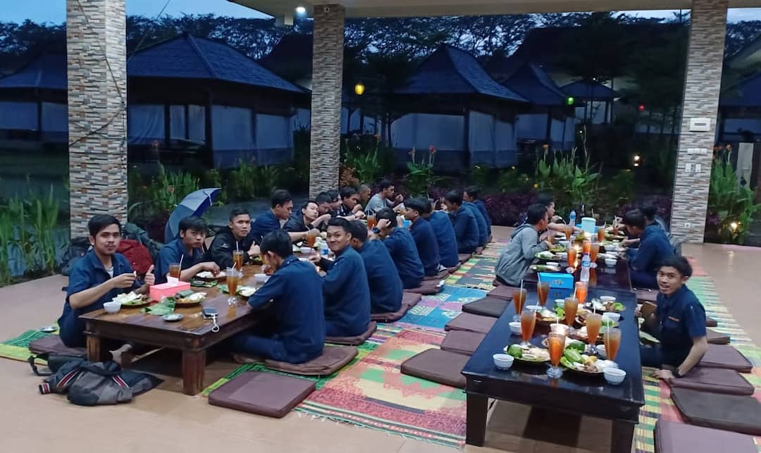 1. Lesehan Riung Pasundan, 2. Saung Bakul Centong, 3. Sang Kuring, 4. Mang Kabayan, 5. Sunda Alam Sari, 6. Gokana Ramen, 7. Matsuriya Restaurant, 8. Mujigae Korean Food, 9. Bakso Rainbow 2, 10. Rz Cafe & Resto