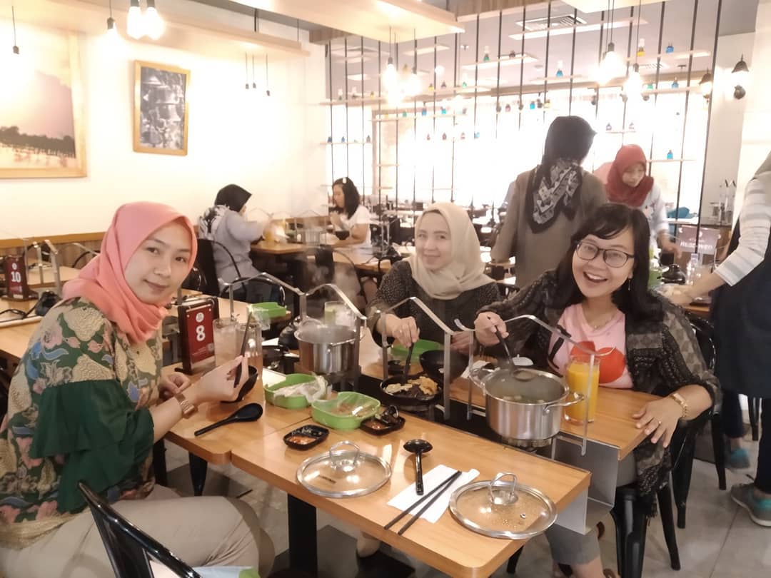 1. Yoshinoya, 2. Bebek Dower, 3. Bakmi Naga, 4. Ichiban Sushi, 5. Mujigae, 6. Nahm Thai, 7. Aroma Batavia, 8. BMK Baso Malang Karapitan, 9. Sukiya, 10. Warung Tekko