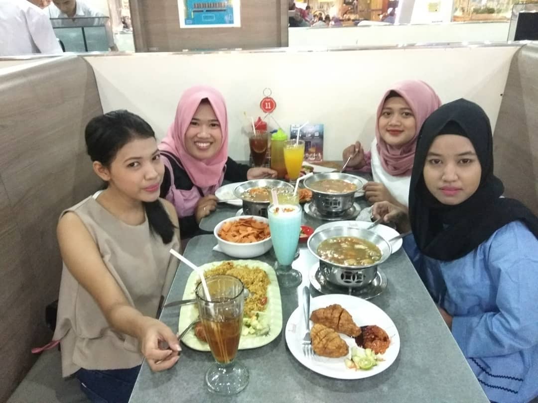 1. Yoshinoya, 2. Bebek Dower, 3. Bakmi Naga, 4. Ichiban Sushi, 5. Mujigae, 6. Nahm Thai, 7. Aroma Batavia, 8. BMK Baso Malang Karapitan, 9. Sukiya, 10. Warung Tekko